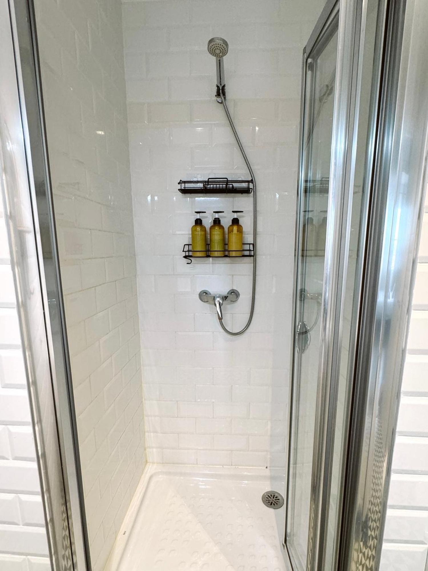 Stunning City Centre Penthouse With Private Balcony - Grand Central House Gibraltar Ngoại thất bức ảnh