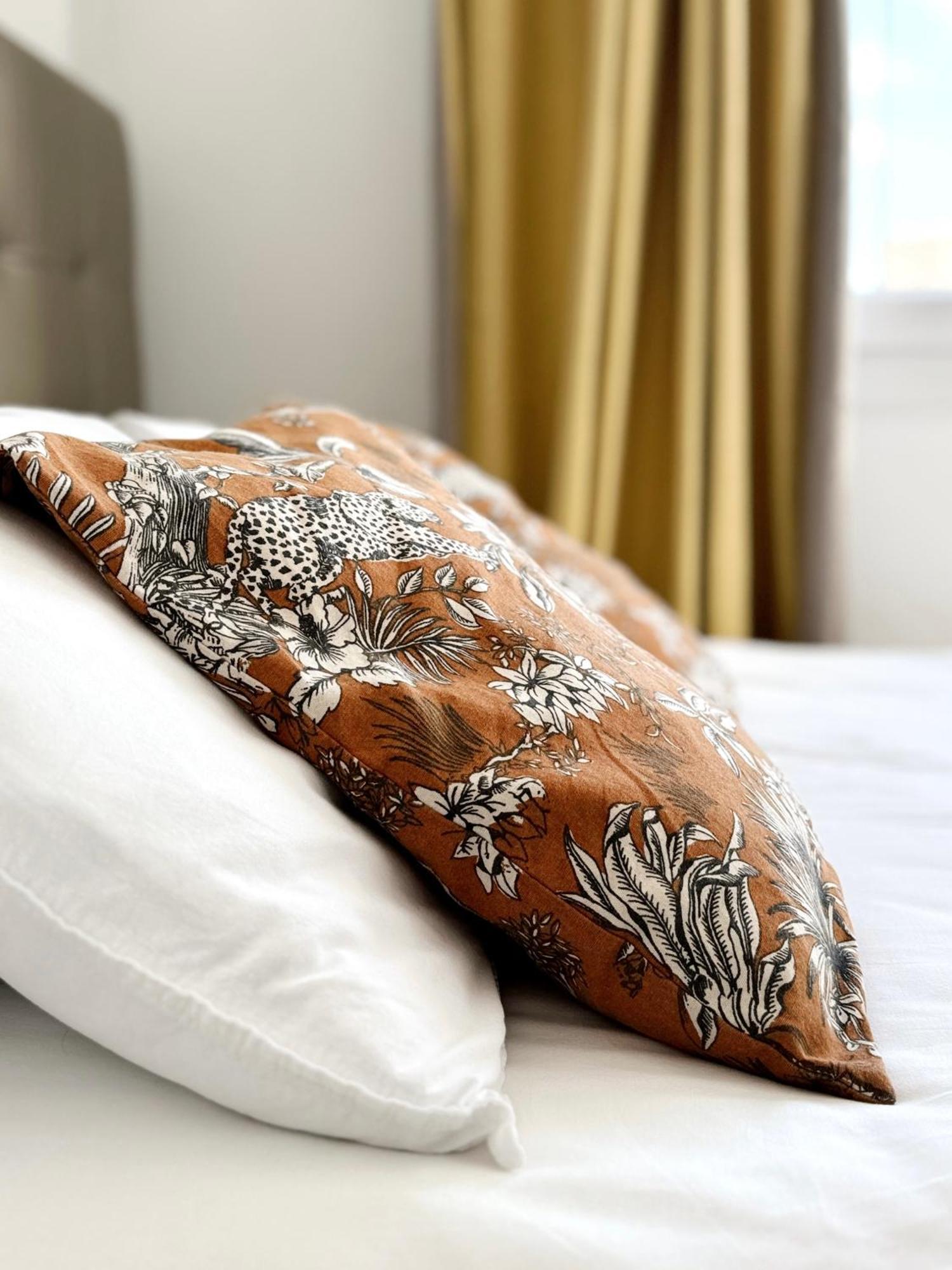 Stunning City Centre Penthouse With Private Balcony - Grand Central House Gibraltar Ngoại thất bức ảnh